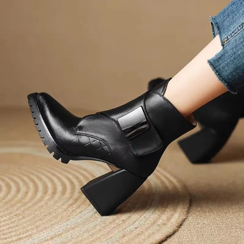 BobaFashion Aziel boots in black shown from the front on a clean background