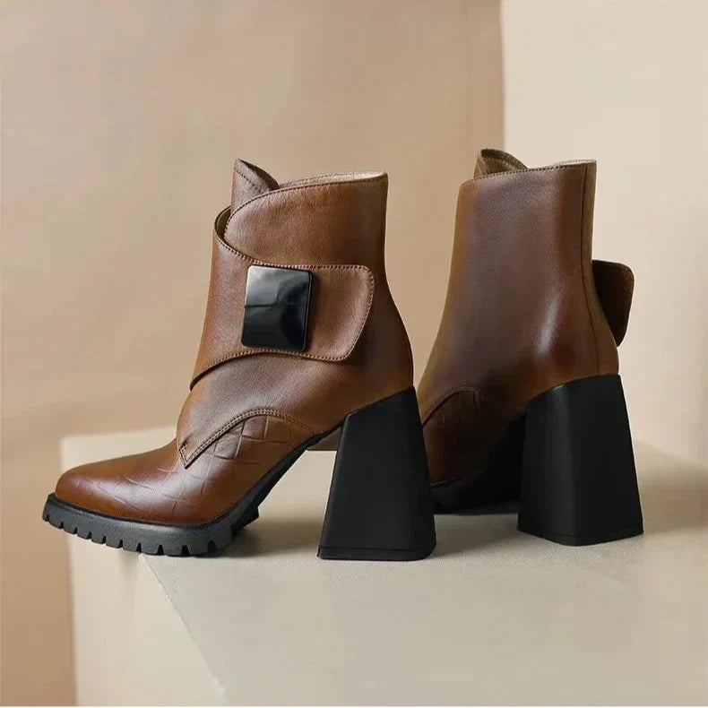 BobaFashion Aziel boots in brown highlighting the supportive sole detail