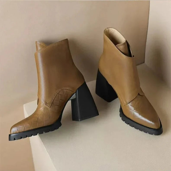 BobaFashion Aziel boots in black and brown side by side on a light background