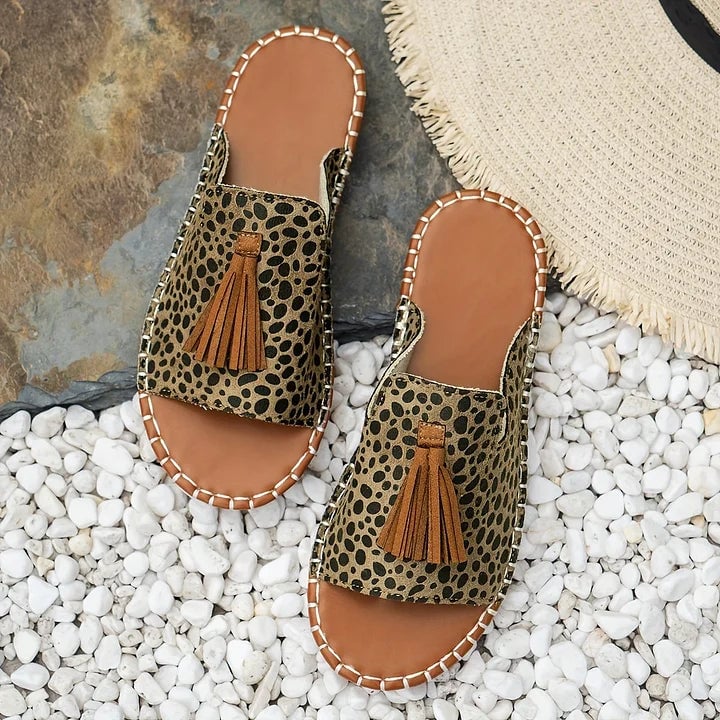 Calla sandals in Style 4 colorway displayed on a neutral surface
