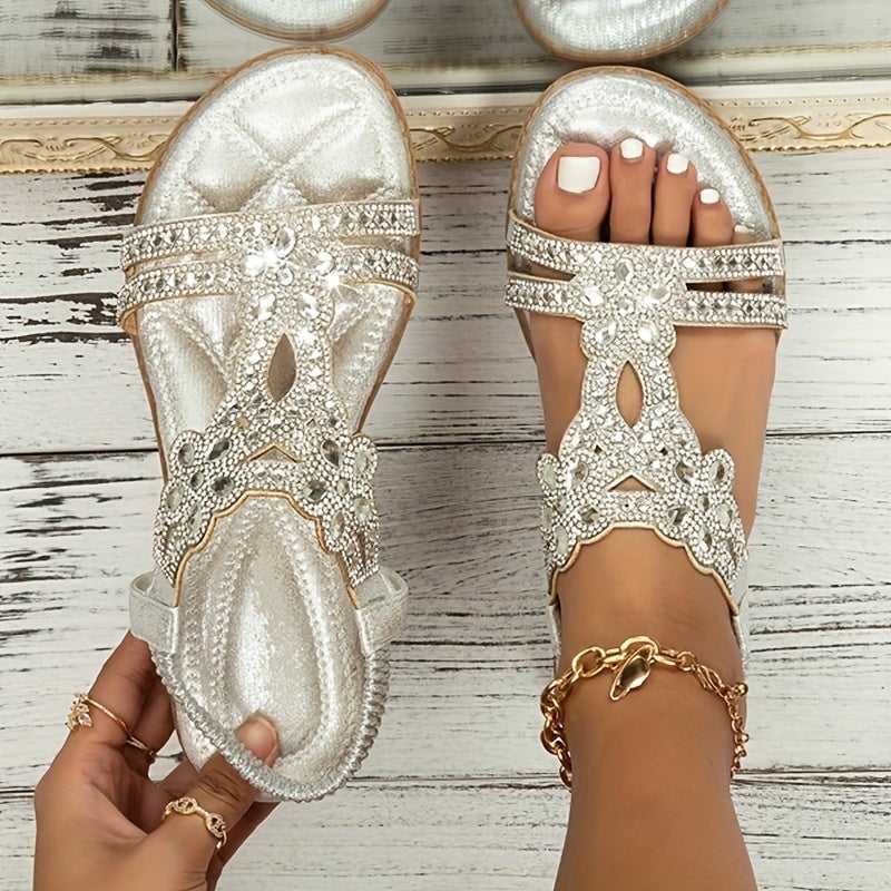 Side profile of Faye sandal in silver highlighting the cushioned footbed