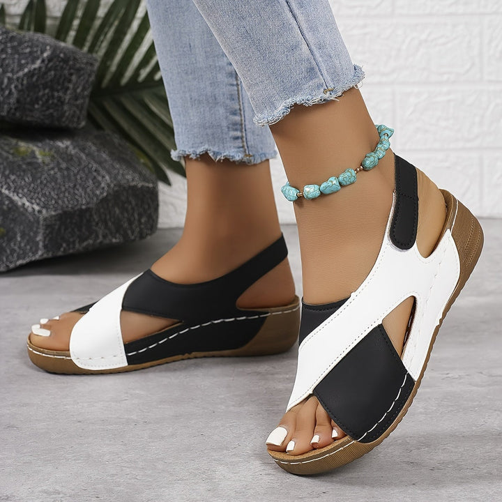 Giselle women's adjustable sandals in green, close-up of adjustable strap buckle