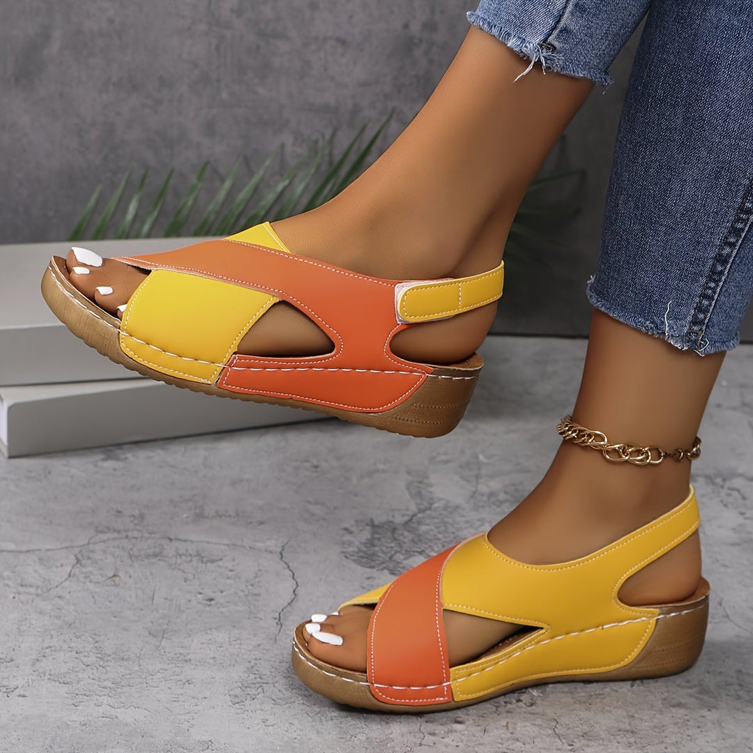 Gloria sandal in black styled with linen wide-leg trousers, lifestyle shot