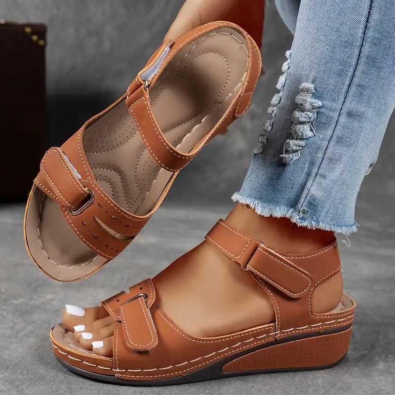 Harlow women's orthopedic sandals styled with casual summer outfit