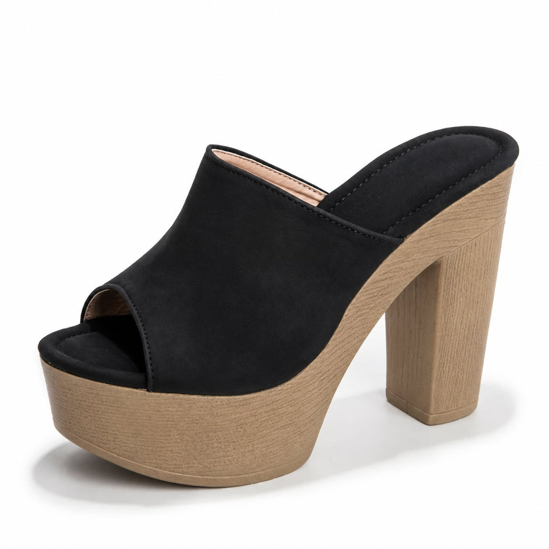 Close-up of Ingrid sandal non-slip outsole detailing