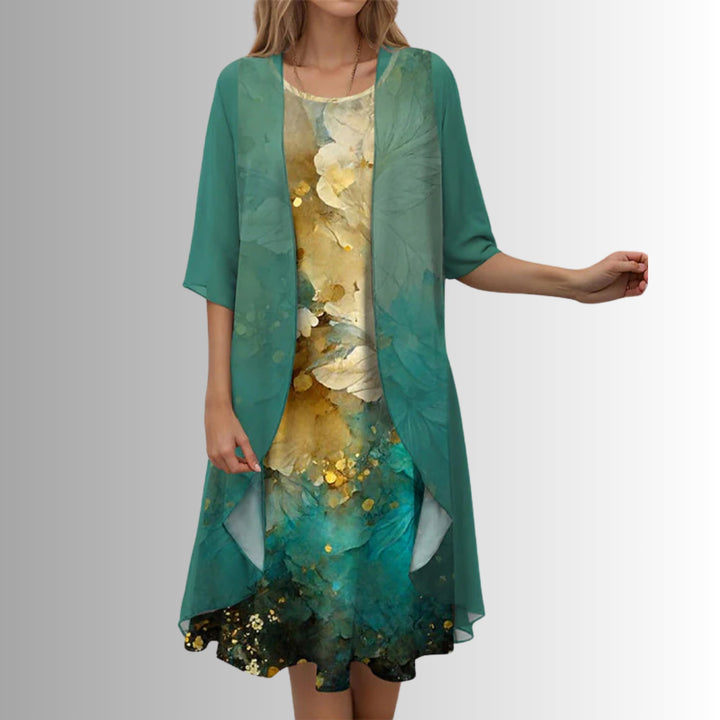Detail shot of the short-sleeve blouse from the BobaFashion 2-piece coordinated set