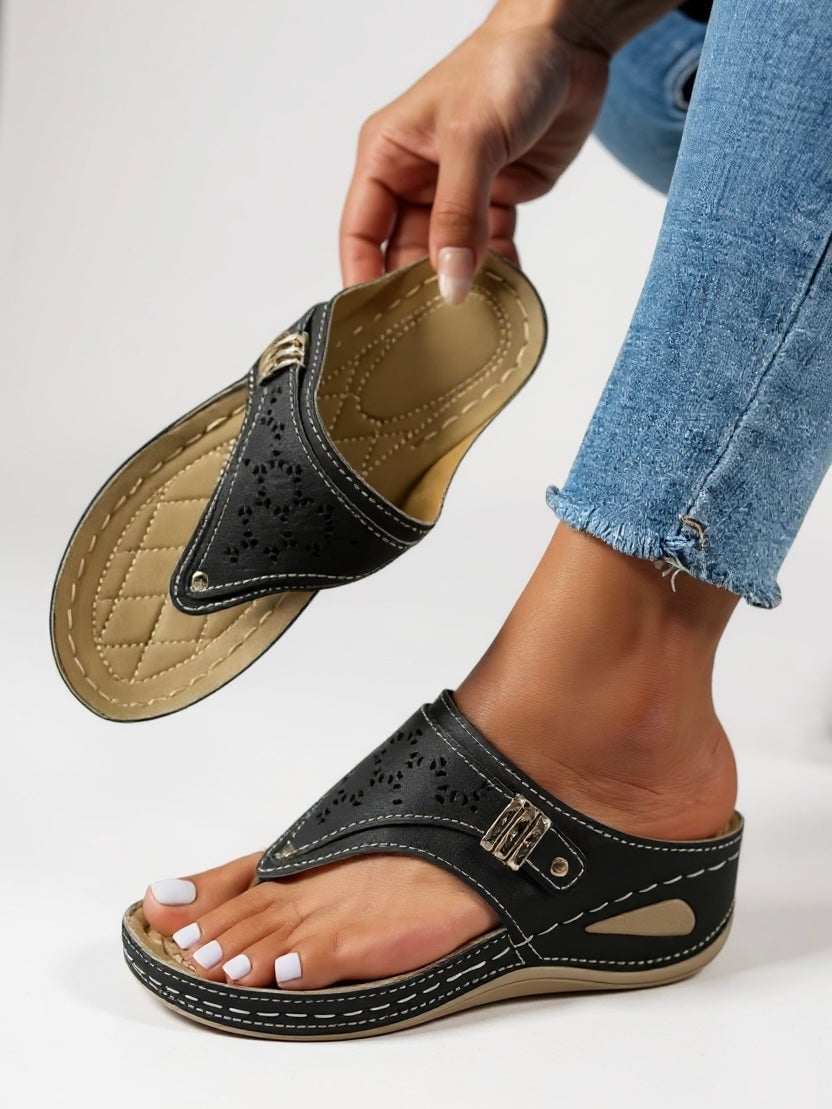 Marinette women's cushioned adjustable sandals in black with adjustable straps and cushioned footbed, front view