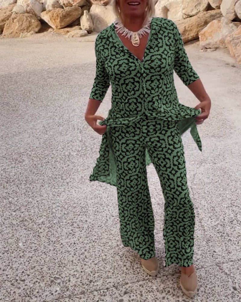 Close-up of the Mosa green medallion print fabric and three-quarter sleeve detail