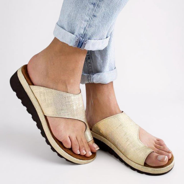 Close-up of the Suki sandal's cushioned sole and toe separator detail