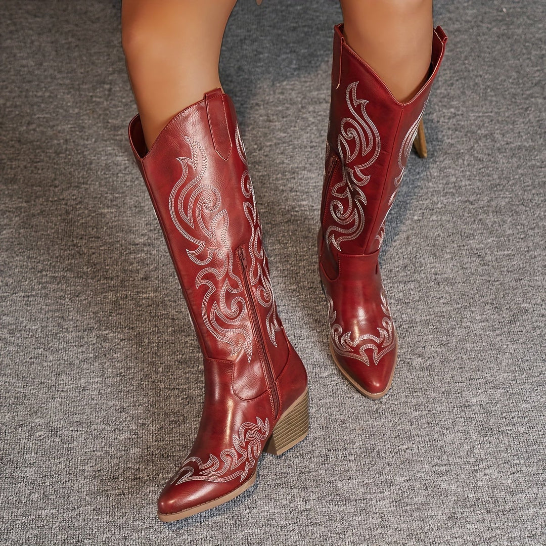 White Winter Grace boots close-up on sole showing supportive construction