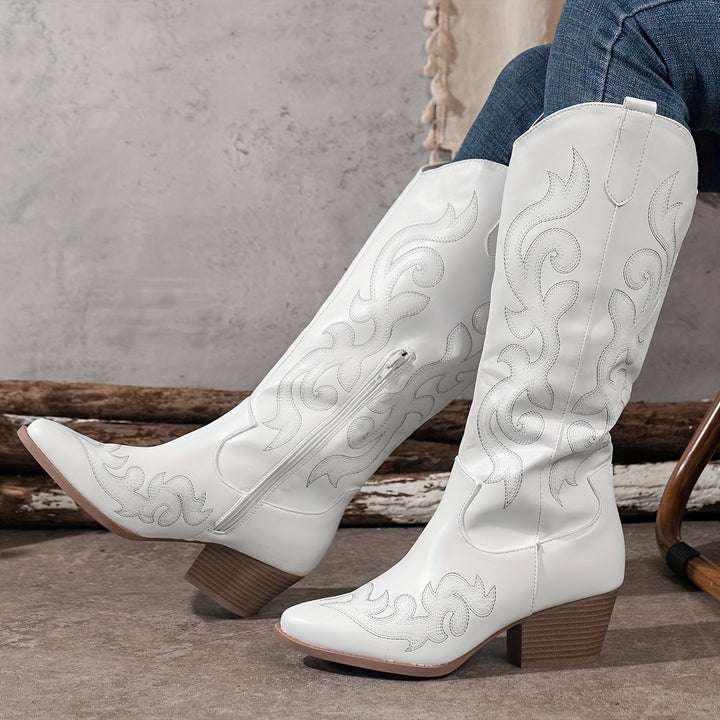 White Winter Grace boots heel detail and supportive sole close-up